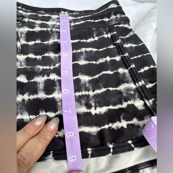 Athleta Girl size XXL- great used condition. Black and white stripe - Picture 6 of 7